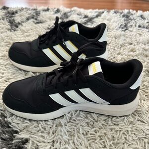 Adidas sneakers with Cloudfoam bottoms - brand new!